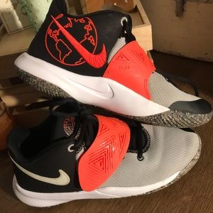 Boys Nike Kyrie Flytrap lll  Basketball Shoes